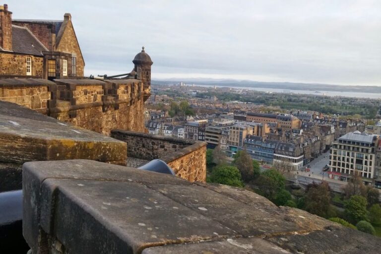 Edinburgh: Small Group Old Town Historical Walking Tour Exploring Edinburghs Hidden Gems