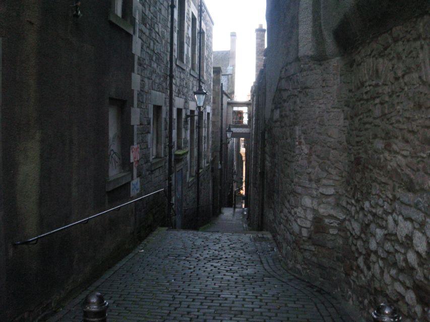 Edinburgh Uncovered Private 3-Hour Group Tour - Contrasting Old and New