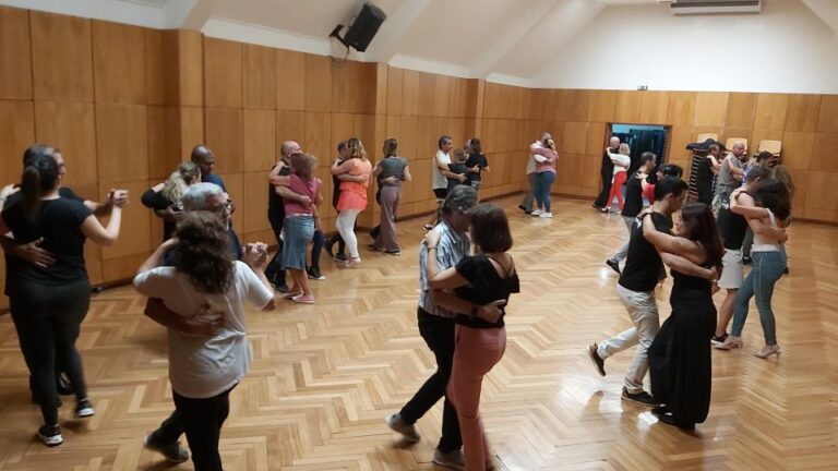 Faro: Private Or Group Dance Lessons (salsa, Bachata, Kizomba) Experienced And Passionate Instructors