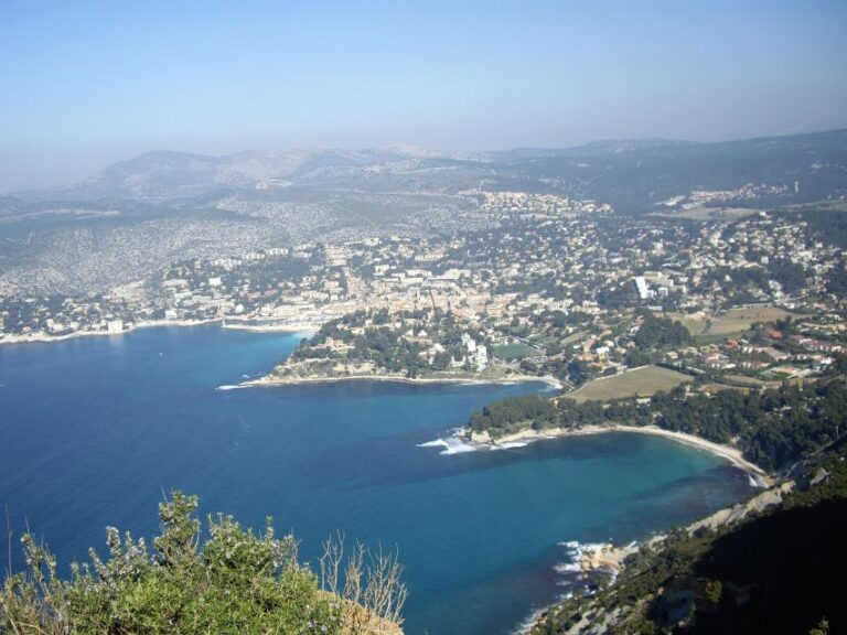 From Aix En Provence: Cassis & Luberon Tour Tour Duration And Group Size