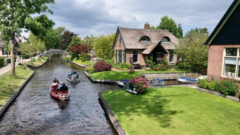 From Amsterdam: Giethoorn Small Group Tour With Boat Ride Tour Overview