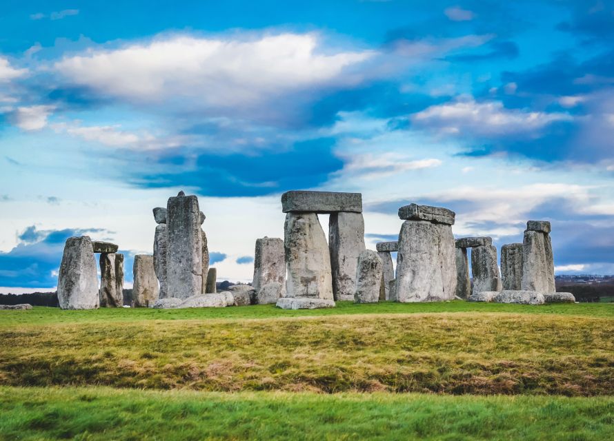 From Bath: Stonehenge & the Cotswolds Day Tour With Entry - Stonehenge and Avebury Wonders