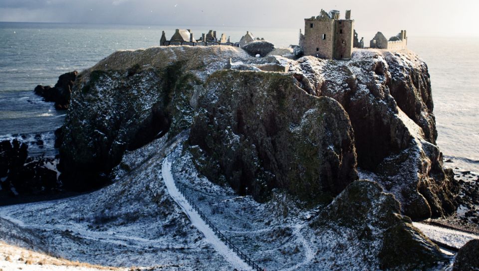 From Edinburgh: Glamis and Dunnottar Castles Tour in English - Highlights of the Tour