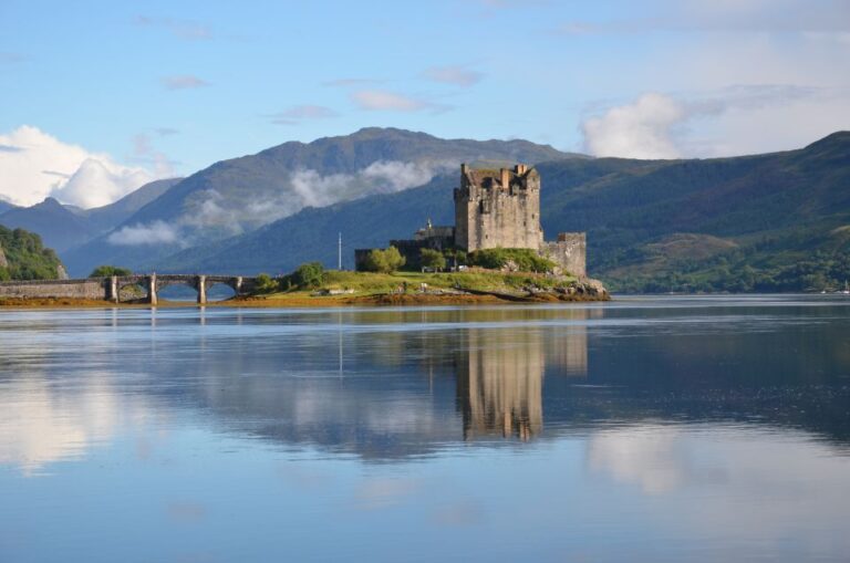 From Glasgow: 2 Day Eilean Donan, Loch Ness & Glenfinnan Exploring Stirling Castle And Beyond