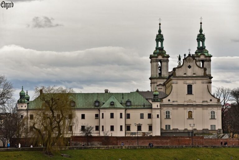 From Krakow: Częstochowa Black Madonna Day Tour Tour Overview