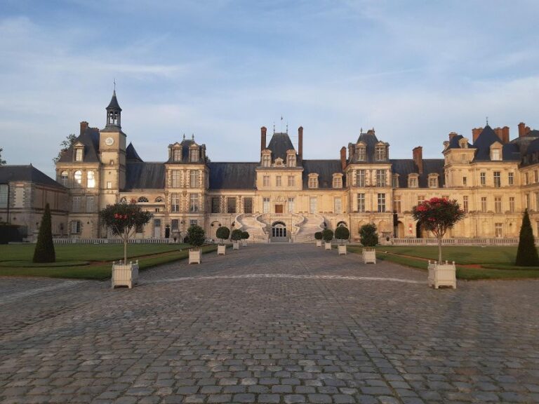 From Paris: Château De Fontainebleau & Vaux Le Vicomte Private Explore Iconic French Châteaux