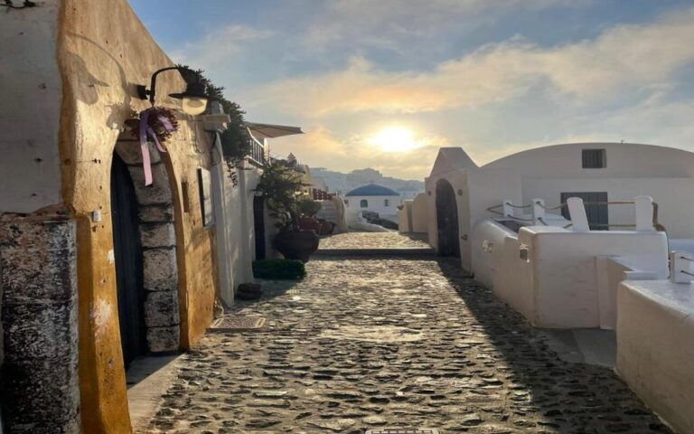 From Santorini: Guided Oia Morning Tour With Breakfast Tour Overview