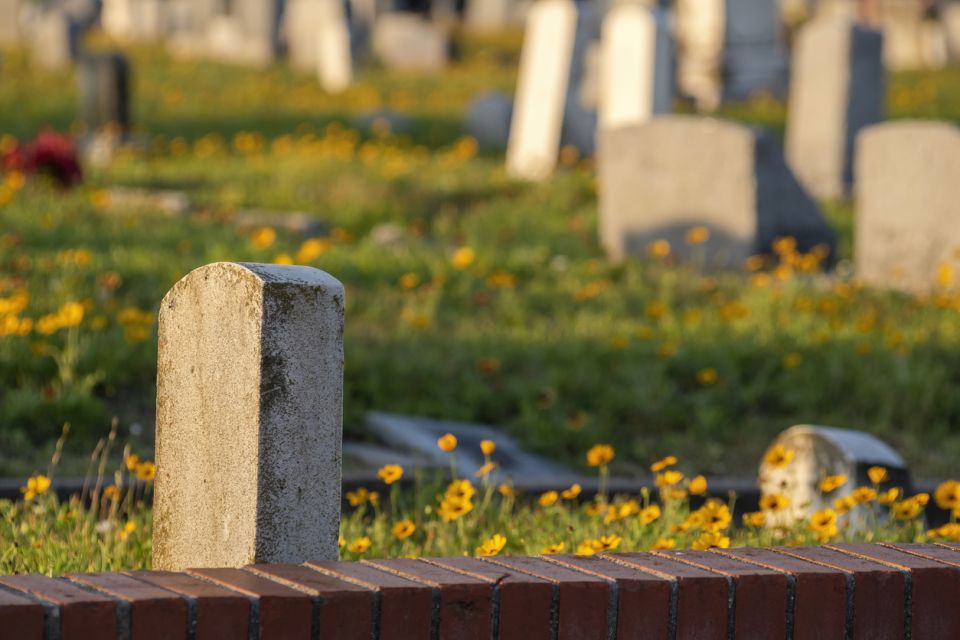 Galveston: Old City Cemetery Walking Tour With Local Guide - Ghostly Encounters and Historical Insights