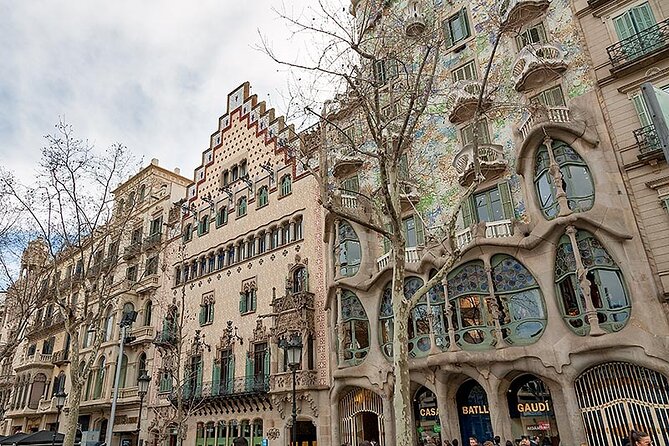 Gaudí & Sagrada Familia Free Tour in English - Overview of the Tour