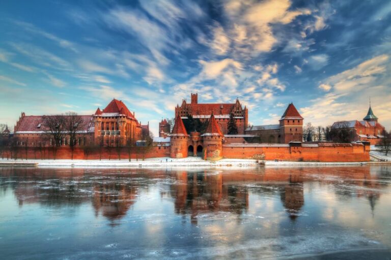 Gdansk: Malbork Castle Regular Tour Tour Overview