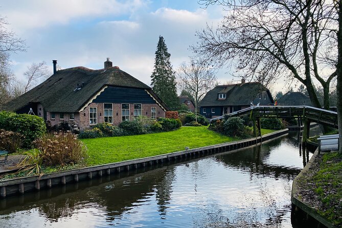 Giethoorn and Zaanse Schans Day Tour Small Group Incl. Boat Ride - Giethoorn Boat Cruise