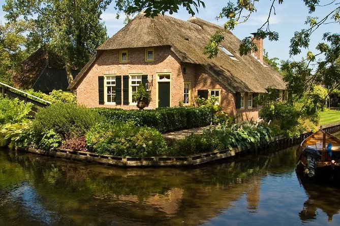 Giethoorn Day Private Tour Inc. Boat Trip - Tour Overview