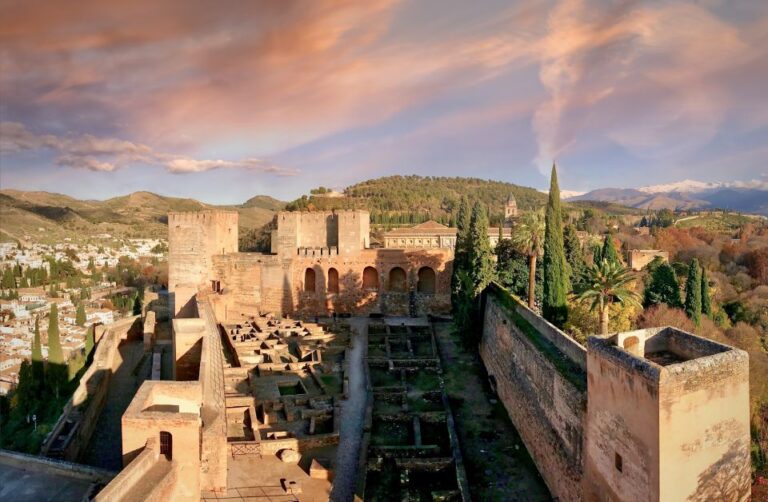 Granada: Alhambra Fast Track Guided Tour Tour Details