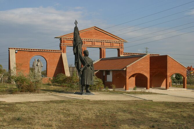 Guided Tour With Admission In Memento Park Tour Overview