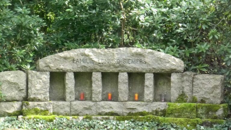 Hamburg: Ohlsdorf Cemetery Self Guided Angel Walk Overview Of The Tour