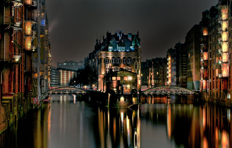 Hamburg: Speicherstadt & HafenCity Tour - Tour Details