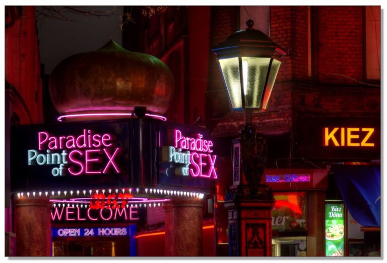 Hamburg: St. Pauli Red Light District Tour Tour Description