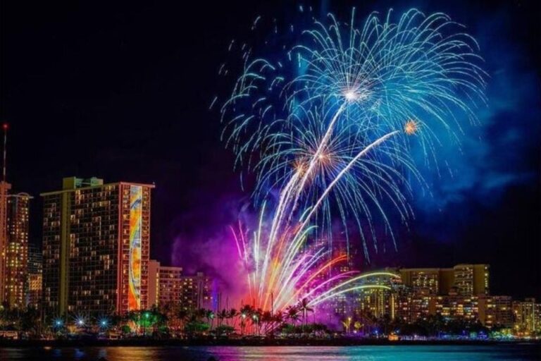 Honolulu: Waikiki Fireworks Catamaran Cruise Cruise Experience Overview