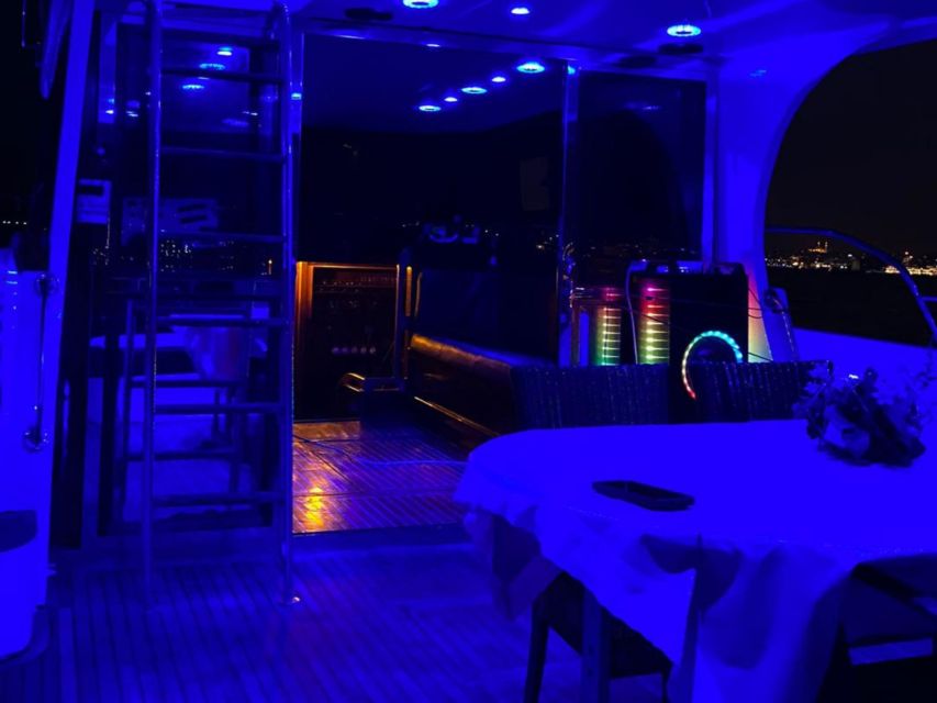 Istanbul Private Luxury Yacht on Bosphorus 14 Meter (46 Feet) - Yacht Description