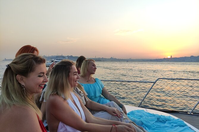 Istanbul Sunset Cruise With Luxury Yacht On Bosphorus - Inclusions in the Cruise