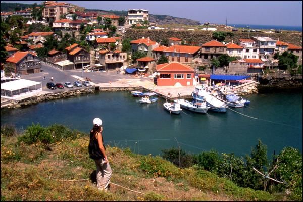 Istanbul: Tour Of Garipce Village, Rumeli Fortress And Balat Exploring Garipce Village