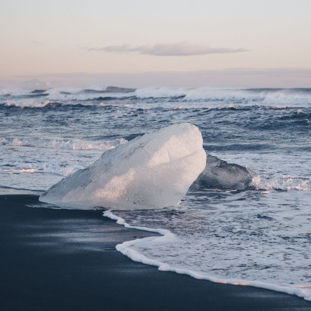 Jökulsárlón Glacier Lagoon & Boat Tour From Reykjavik - Exploring Southern Icelands Dramatic Landscapes