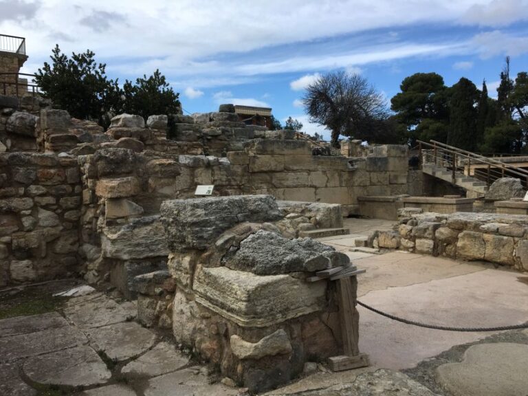 Knossos Palace Skip The Line Guided Tour With Max. 8 People Tour Overview