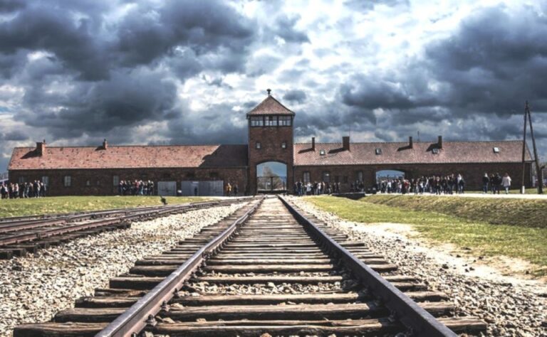 Krakow: Group Auschwitz And Salt Mine Tour Itinerary Breakdown