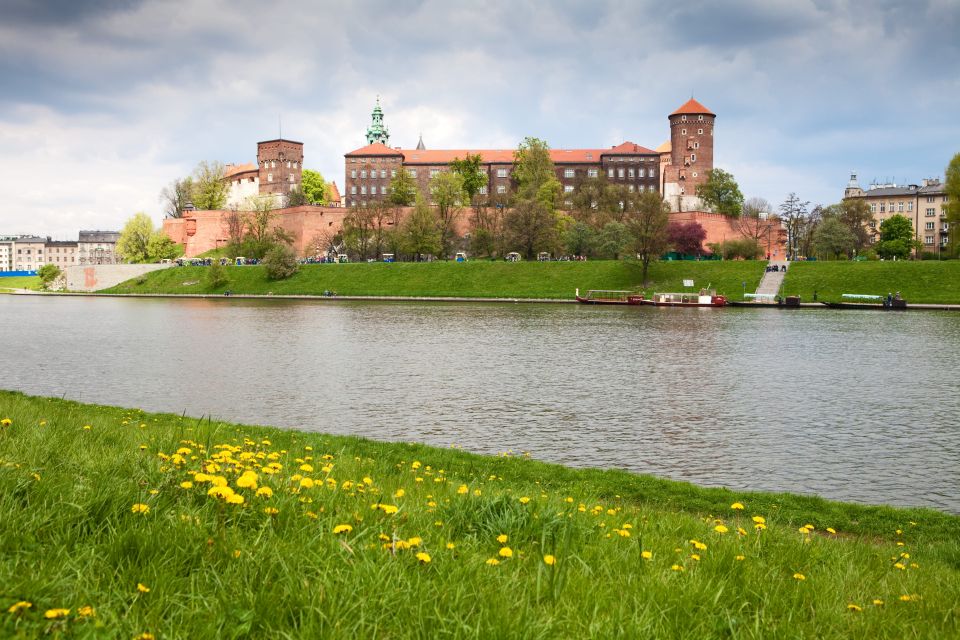 Krakow: Vistula River Cruise & Former Ghetto Walking Tour - Tour Overview