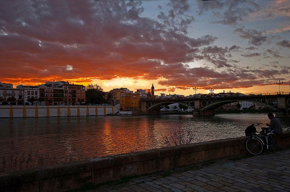 Legends of Triana Walking Tour in Spanish - Tour Overview and Pricing