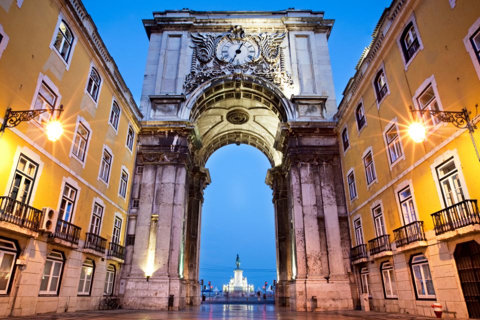 Lisbon: First Discovery Walk and Reading Walking Tour - Tour Overview