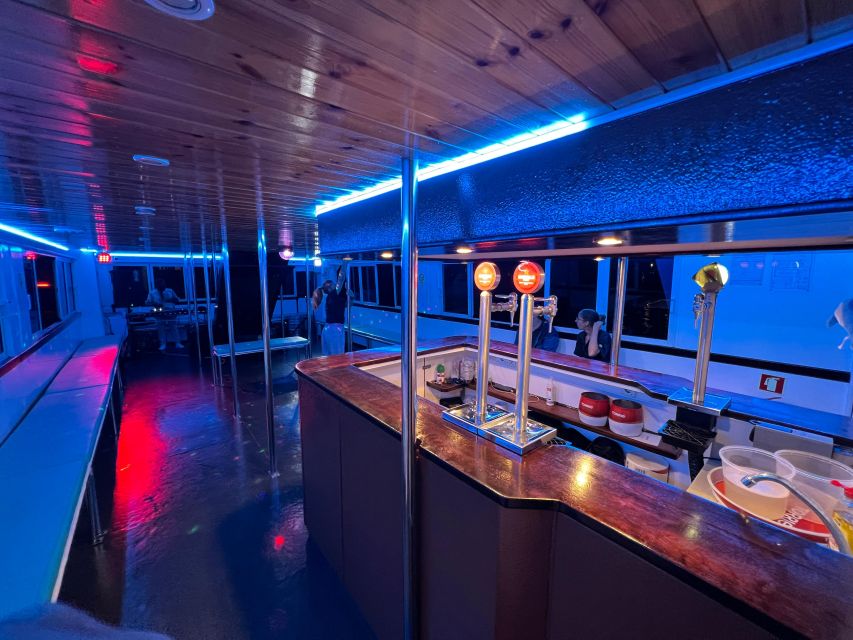 Lisbon: New Years Eve With Live Dj Fireworks and Open Bar - New Years Eve Boat Party