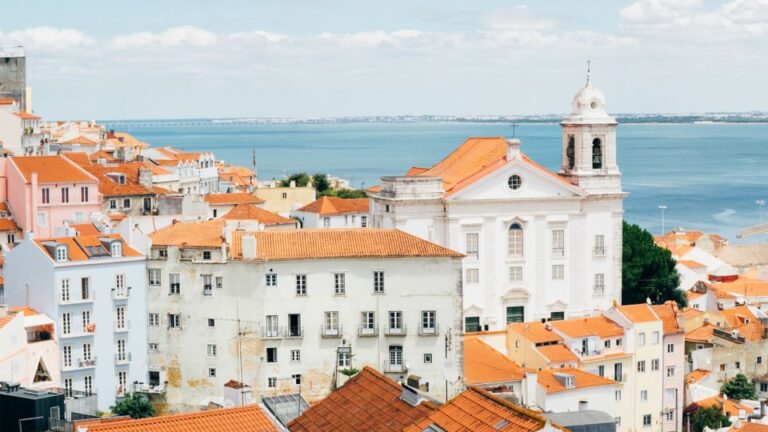 Lisbon: Unlimited 4g Internet In The Eu With Pocket Wi Fi Product Overview