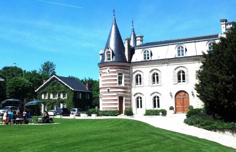 Loire Castles: Private Round Transfer From Paris Activity Details