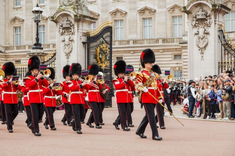 London: Buckingham Palace Entry & Changing Of The Guard Tour Tour Overview