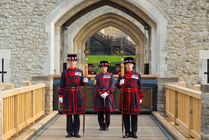 London City Sightseeing Tour Including Tower of London and City of London - Iconic Landmarks of London