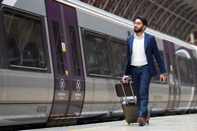 London: Express Train Transfer To/from Heathrow Airport Service Details