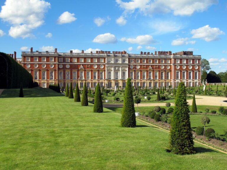 London: Hampton Court Palace Private Tour With Train Ride About The Hampton Court Palace Tour