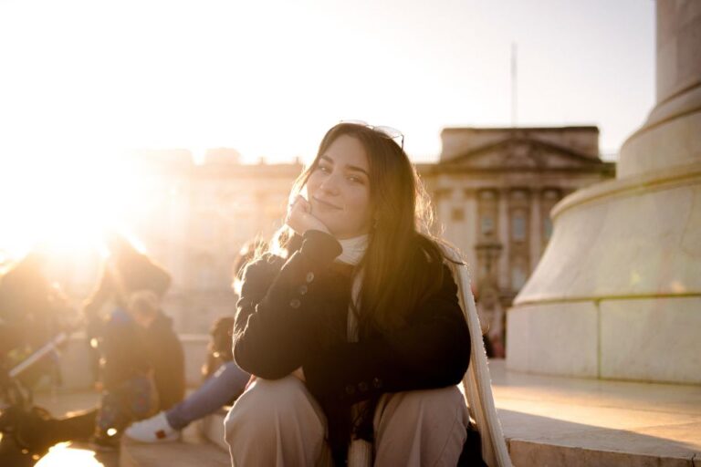 London: Professional Photoshoot Outside Buckingham Palace Activity Overview