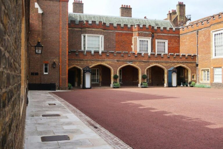 London: Royal Walking Tour With Palace Or Mews Options Tour Description