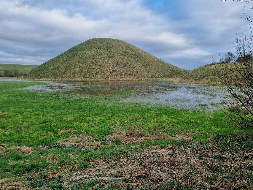 London: Stonehenge, Salisbury Cathedral and Avebury Day Tour - Salisbury Cathedral and Old Sarum