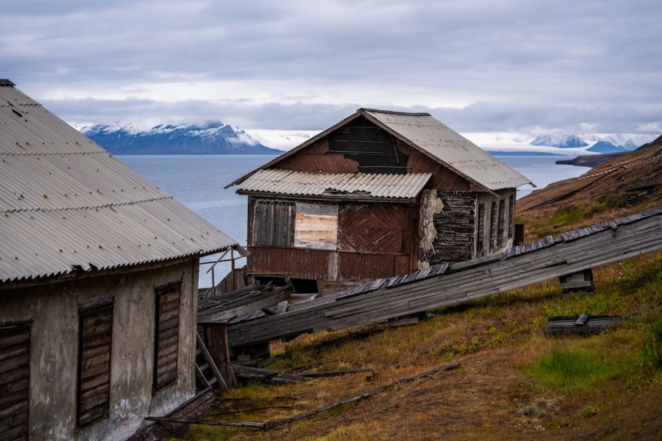 Longyearbyen: Private Guided Walking Tour - Explore Longyearbyens History