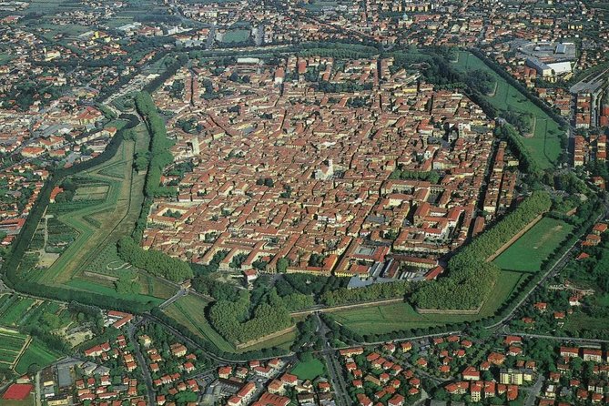 Lucca: Walking Tour Of The City Centre And The Walls Tour Details