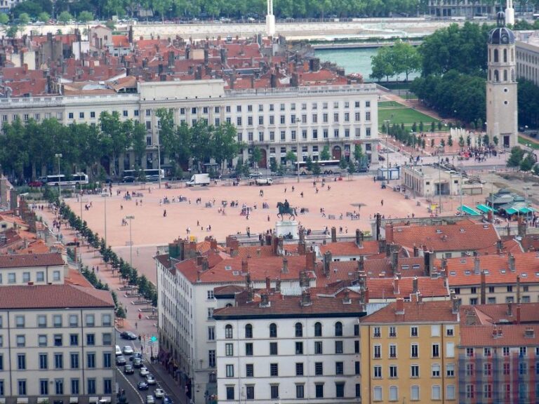 Lyon : Architecture Walking Tour ( Private Or Group ) Tour Duration And Type