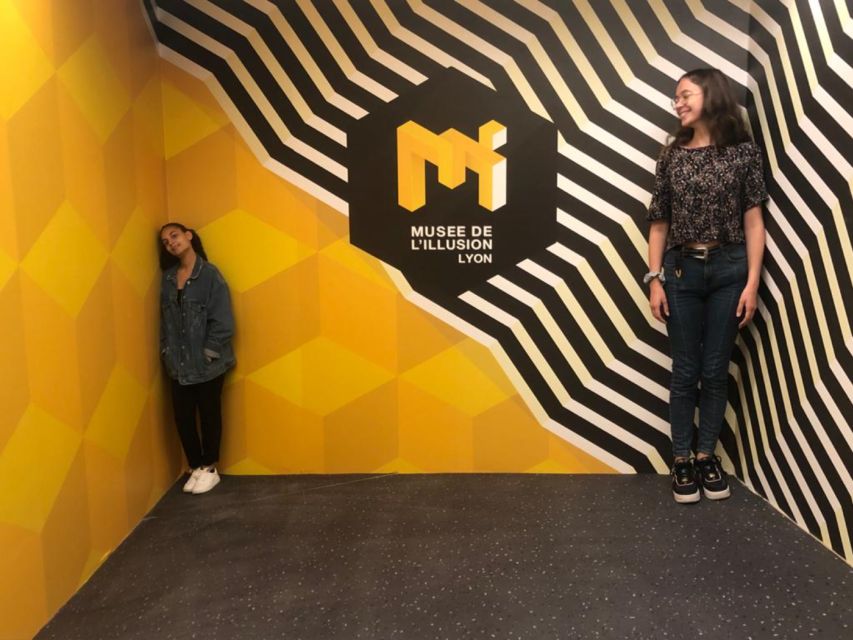 Lyon: Entrance Ticket for the Museum of Illusion - Experiencing Optical Illusions