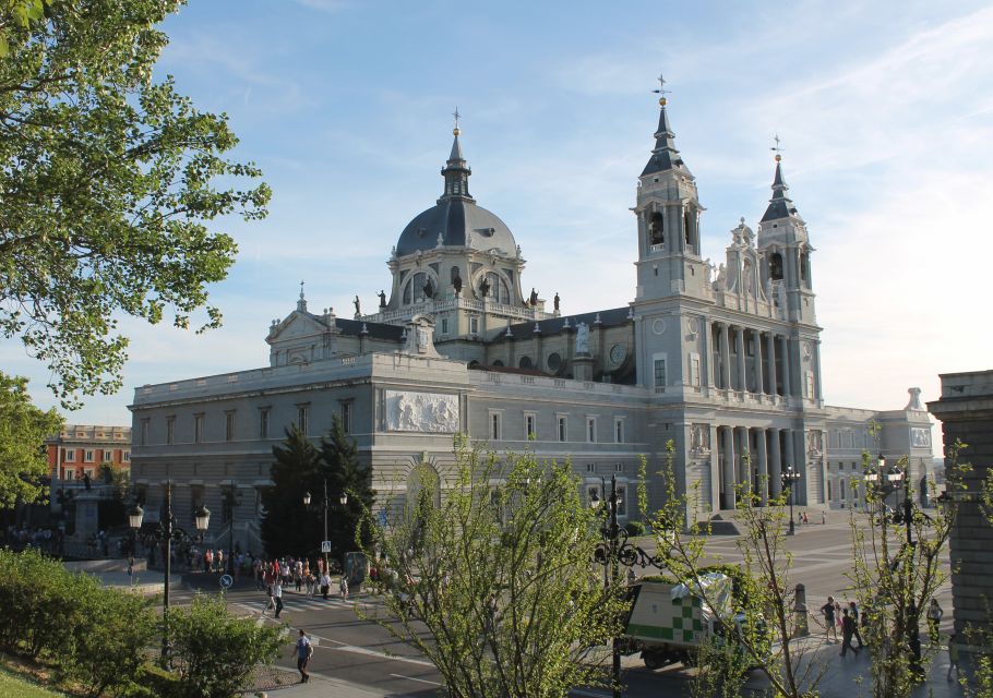 Madrid: 2-Hour City Highlights Guided Walking Tour - Tour Overview