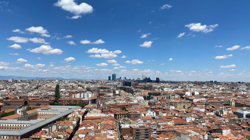 Madrid: Gran Vía Rooftops and Architecture Tour - Tour Duration and Languages