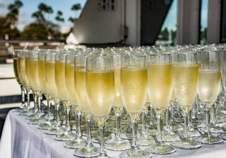 Marina Del Rey: Christmas Eve Buffet Brunch Or Dinner Cruise Event Details And Inclusions