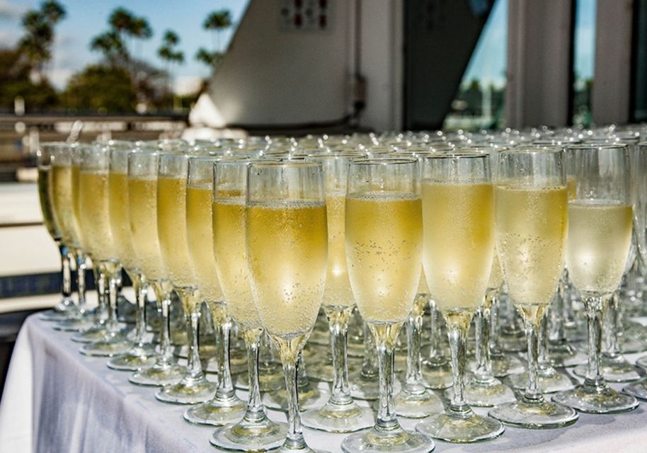 Marina Del Rey: Christmas Eve Buffet Brunch or Dinner Cruise - Event Details and Inclusions