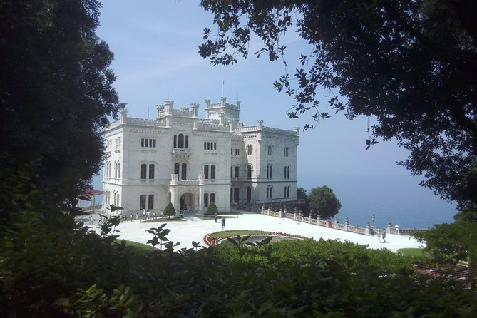 Miramare Castle and the Park - Location and Hours